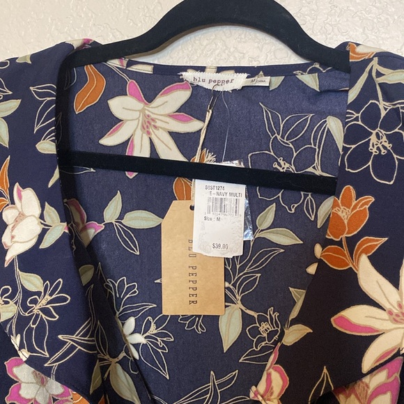 Blu Pepper Floral Blouse - Picture 2 of 4